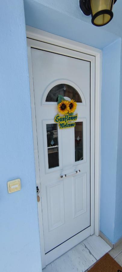 Sunflower Apartment Néa Péramos Eksteriør billede