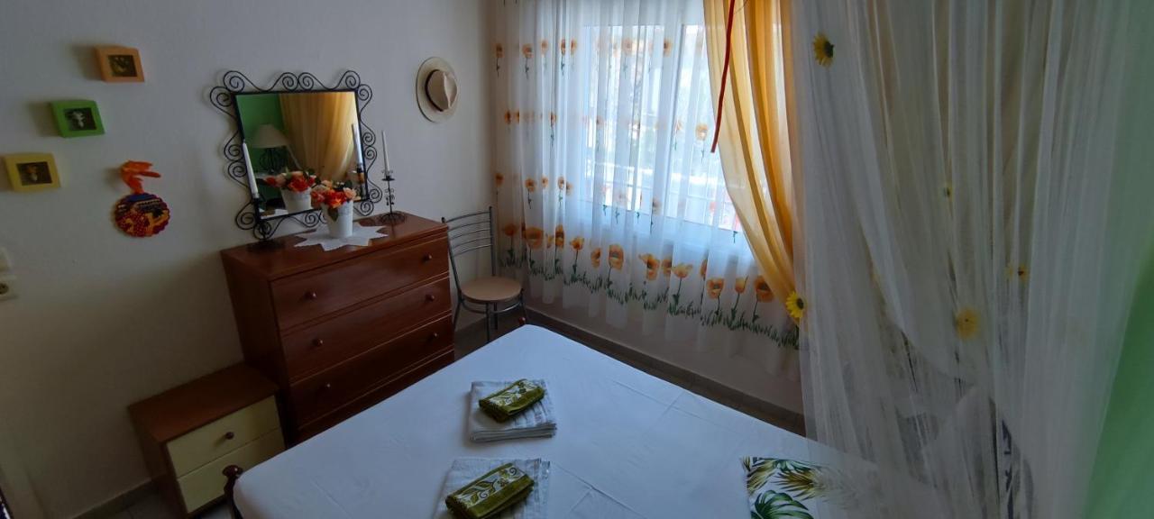 Sunflower Apartment Néa Péramos Eksteriør billede