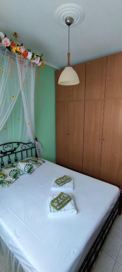 Sunflower Apartment Néa Péramos Eksteriør billede