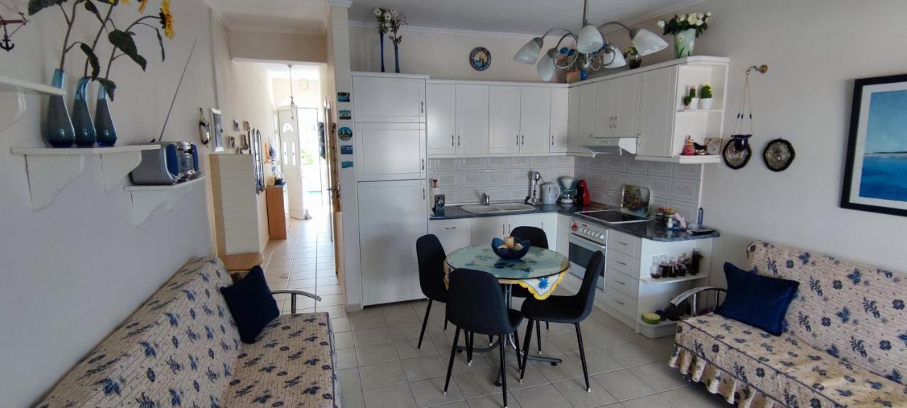 Sunflower Apartment Néa Péramos Eksteriør billede